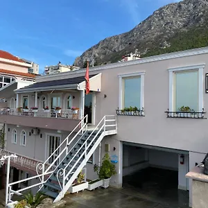 Alesio Bed & Breakfast Krujë